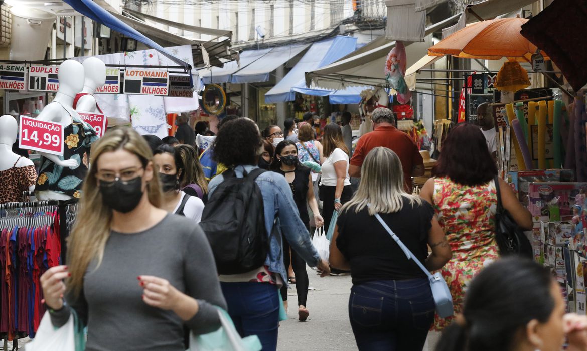 confianca-do-comercio-cai-3,1%-em-outubro,-diz-cnc