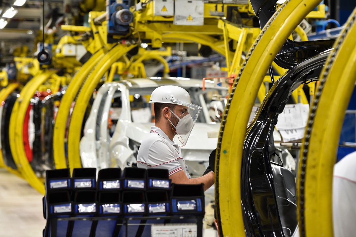 Atividade industrial avança em agosto e expectativas seguem otimistas