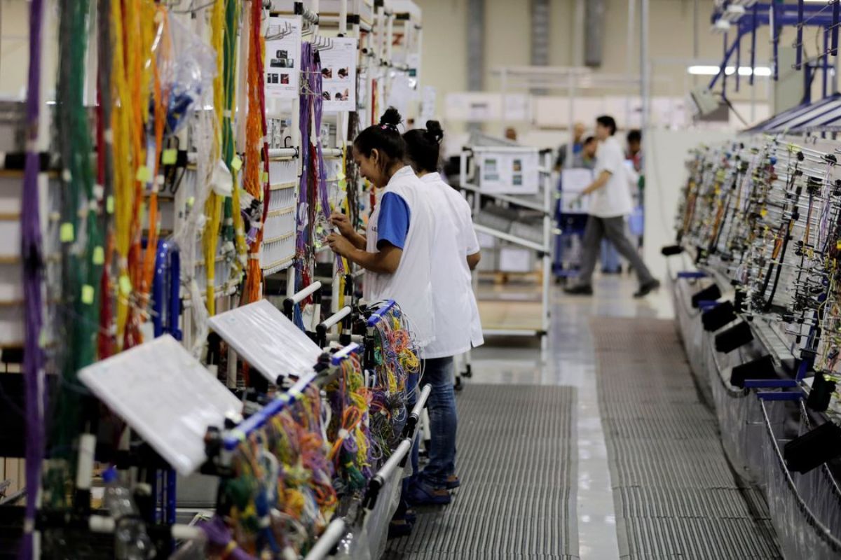 Produção da indústria cai 1,6% de dezembro para janeiro