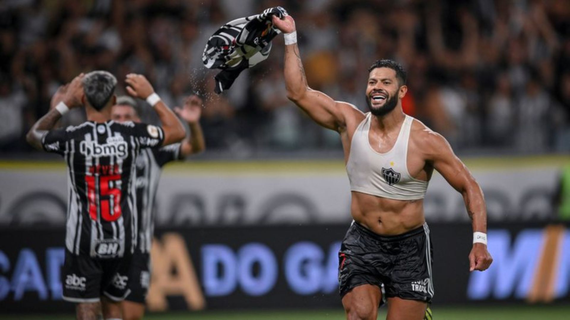 O Atlético-MG vem com tudo para o Brasileirão 2024. Além de ter faturado o Campeonato Mineiro em cima do rival Cruzeiro, o Galo é o único time do país verde e amarelo com duas vitórias na fase de grupos da Libertadores.
