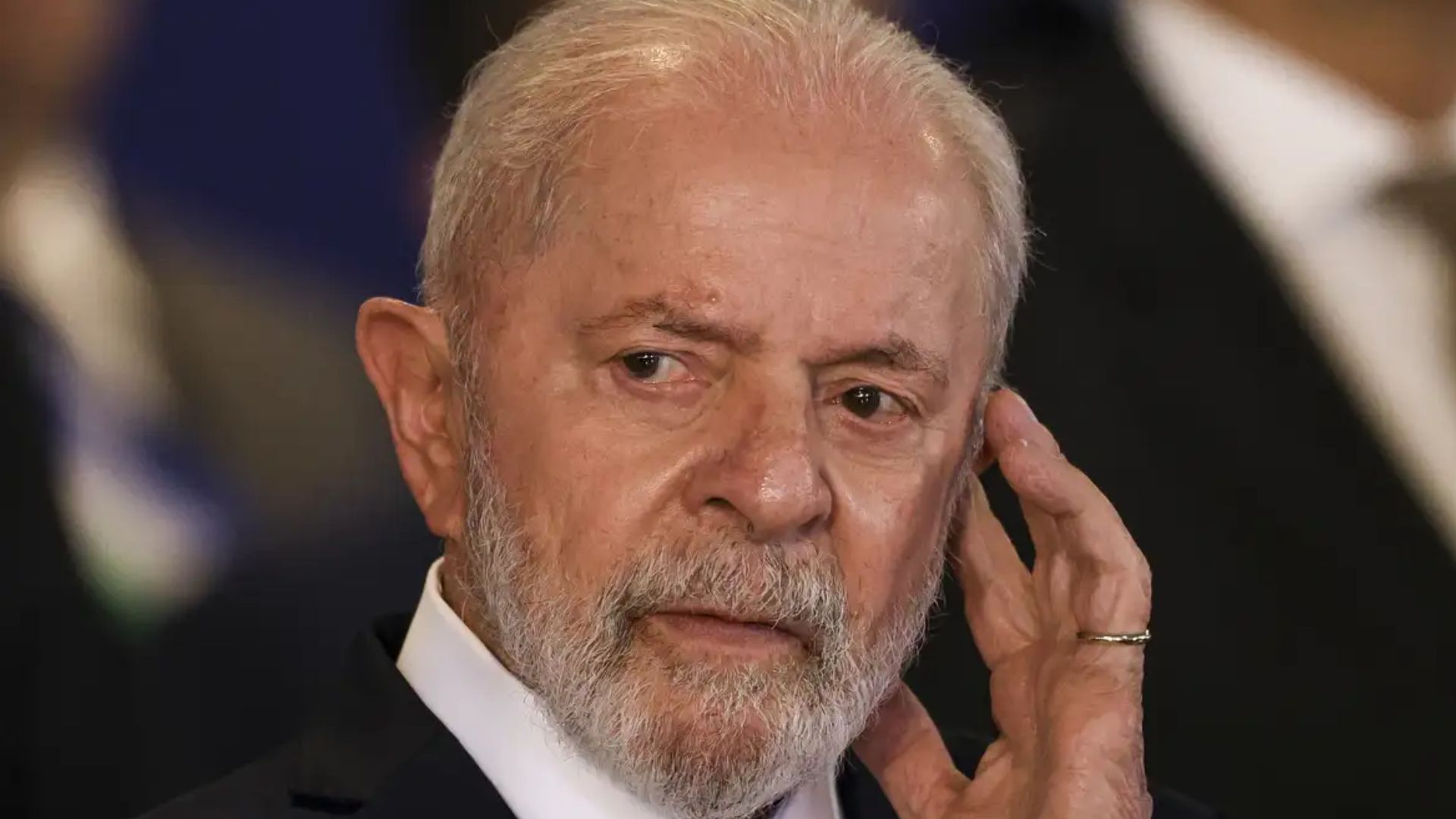 O presidente Lula deixou de necessitar dos cuidados de UTI no Hospital Sírio-Libanês, onde está internado desde a última terça-feira (10).