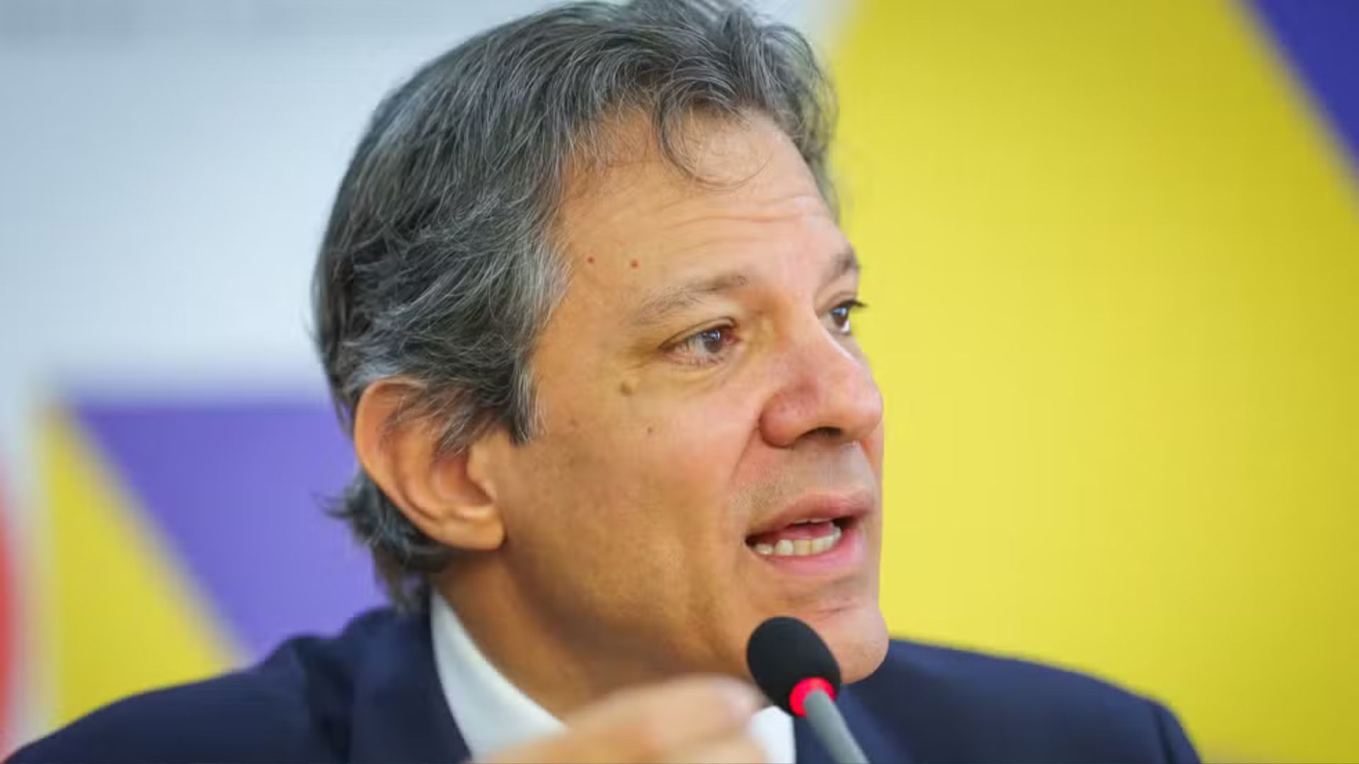 O recuo do dólar nas últimas semanas deve impactar diretamente o preço de alimentos e combustíveis, segundo Fernando Haddad.