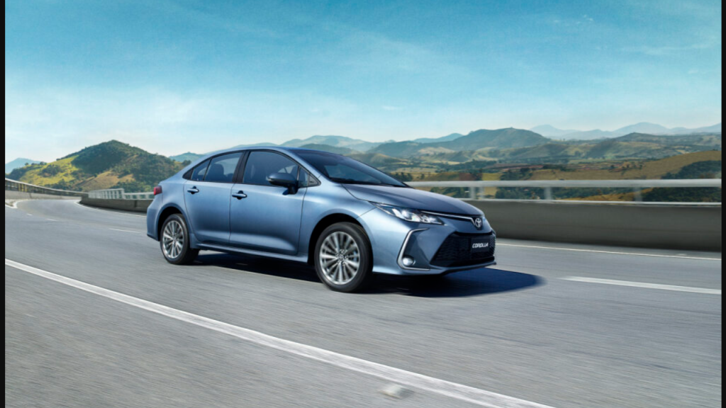 Nova era do Corolla começa com híbrido acessível no Brasil